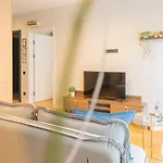 Brand New 1br In Center *