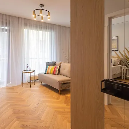 Brand New 1br In Center *