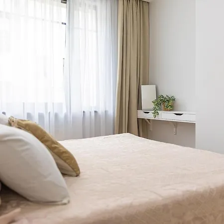 Brand New 1br In Center דירה *