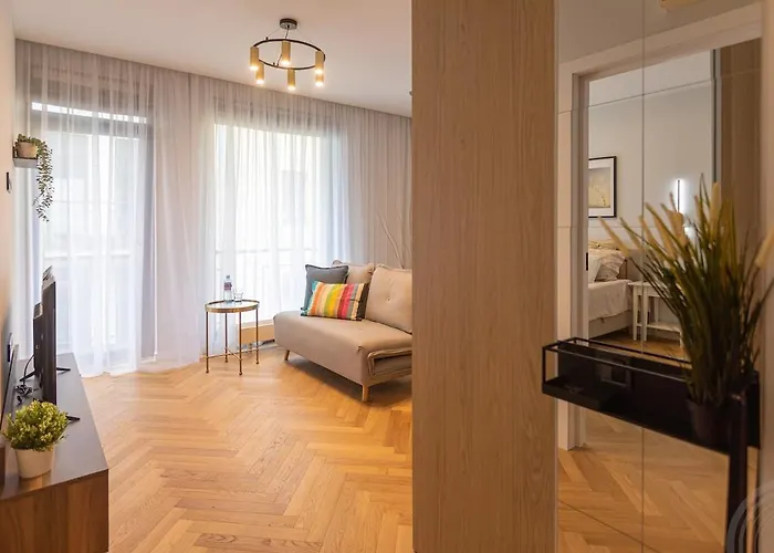 Brand New 1br In Center *